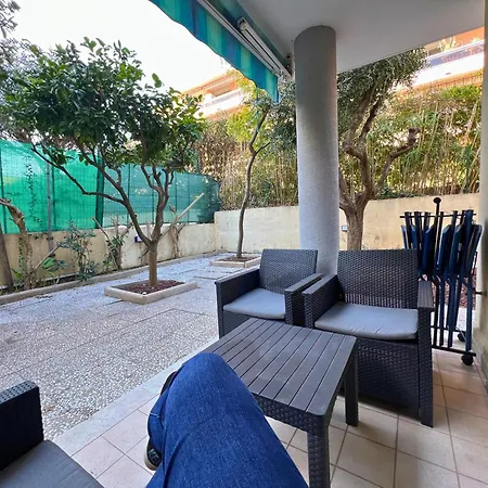 Apartment Magnificent With Garden On The *