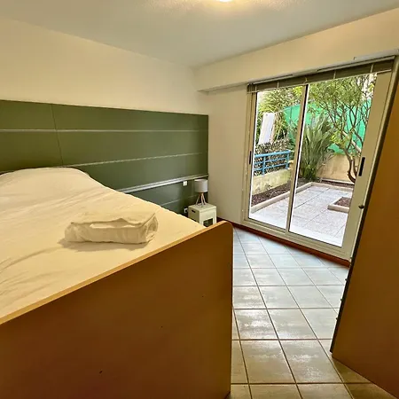 Magnificent With Garden On The 公寓