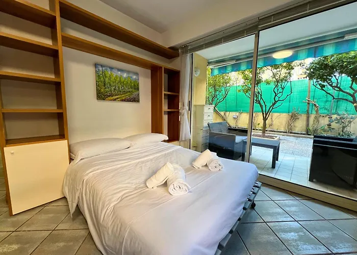شقة Magnificent With Garden On The